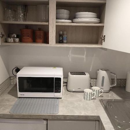 Cosy Garden Studio Room Minimum Two Night Booking Μπράιτον Εξωτερικό φωτογραφία