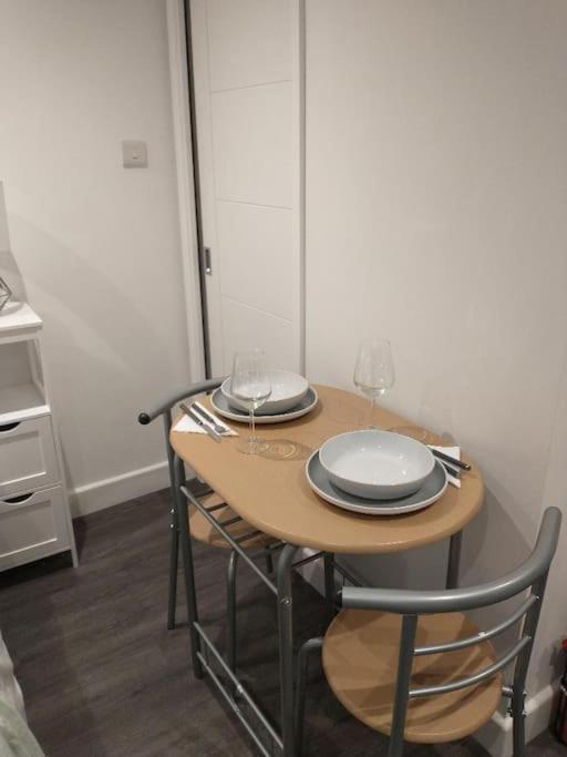 Cosy Garden Studio Room Minimum Two Night Booking Μπράιτον Εξωτερικό φωτογραφία
