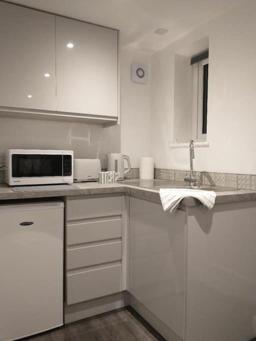 Cosy Garden Studio Room Minimum Two Night Booking Μπράιτον Εξωτερικό φωτογραφία