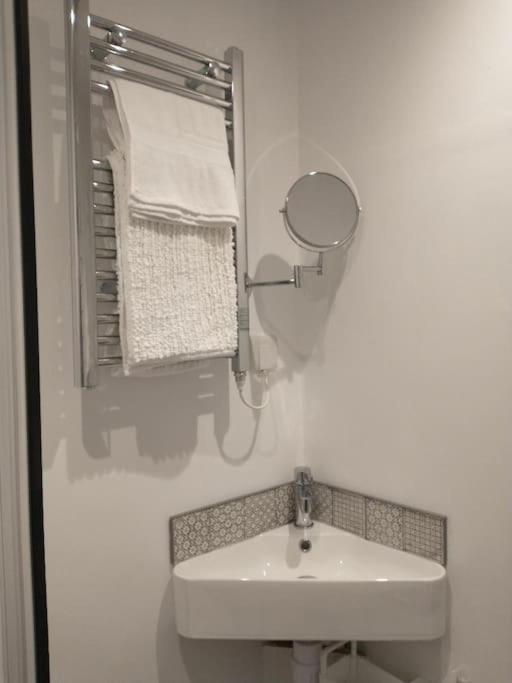 Cosy Garden Studio Room Minimum Two Night Booking Μπράιτον Εξωτερικό φωτογραφία