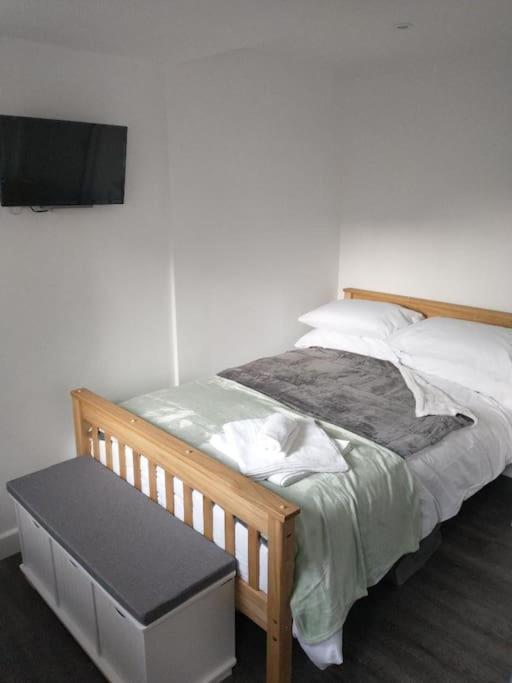 Cosy Garden Studio Room Minimum Two Night Booking Μπράιτον Εξωτερικό φωτογραφία