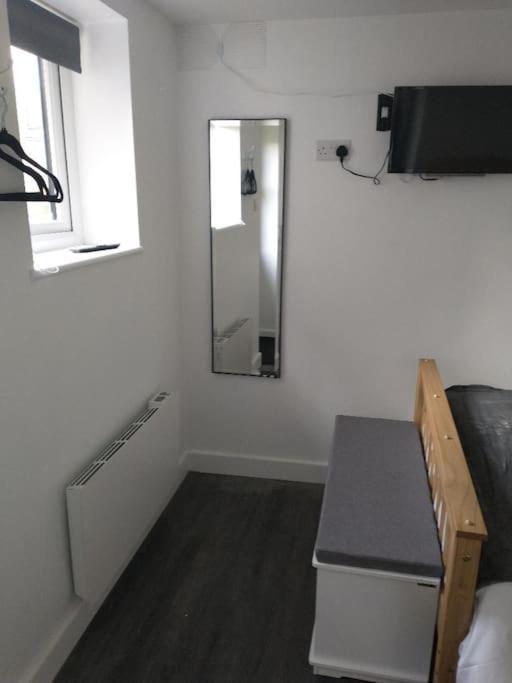 Cosy Garden Studio Room Minimum Two Night Booking Μπράιτον Εξωτερικό φωτογραφία