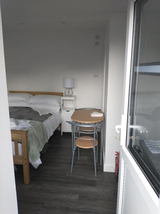 Cosy Garden Studio Room Minimum Two Night Booking Μπράιτον Εξωτερικό φωτογραφία